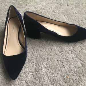 Beautiful navy blue velvet flats
